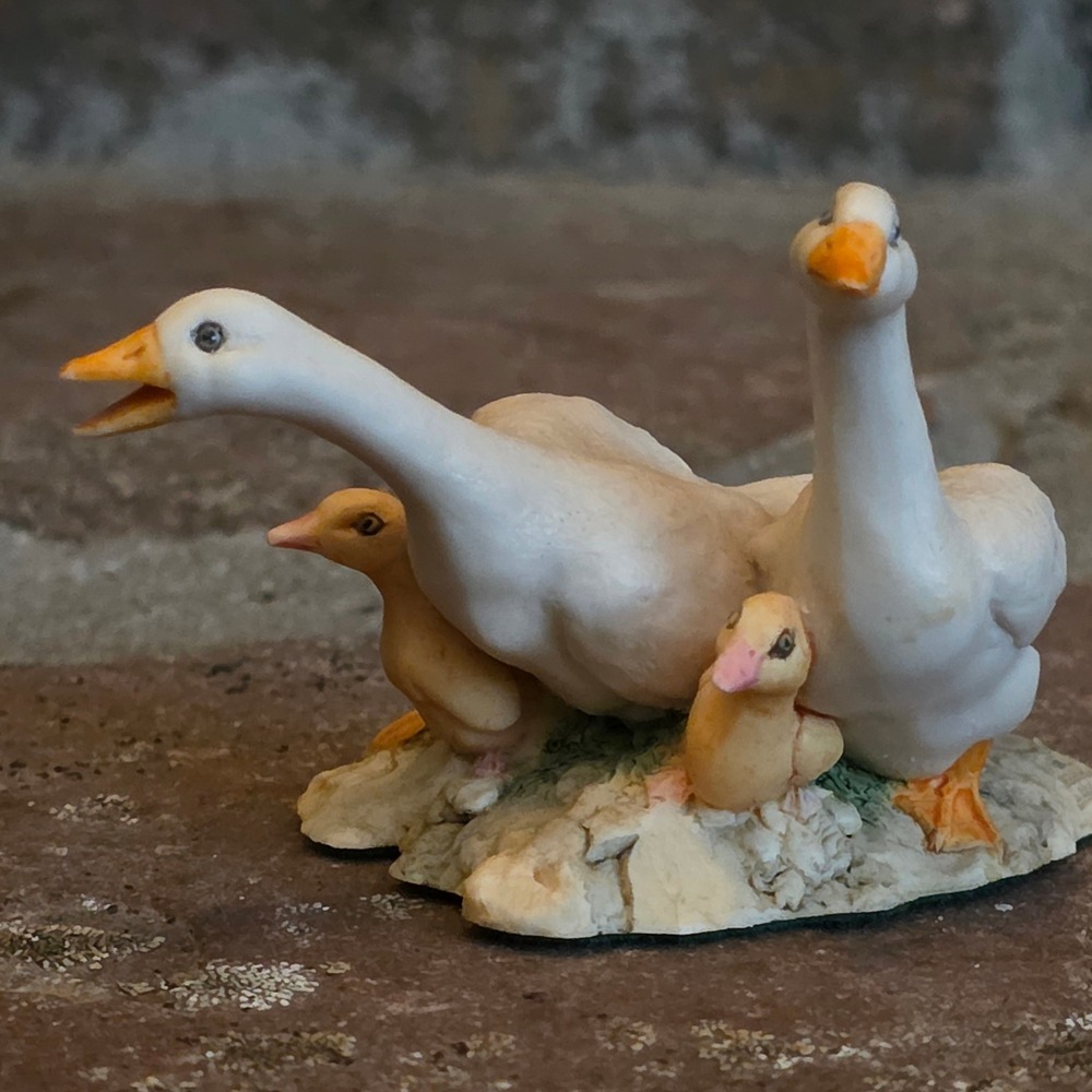 Lowell Davis Schmid The Family Geese Figurine 1987 Scotland Farmhouse Goose